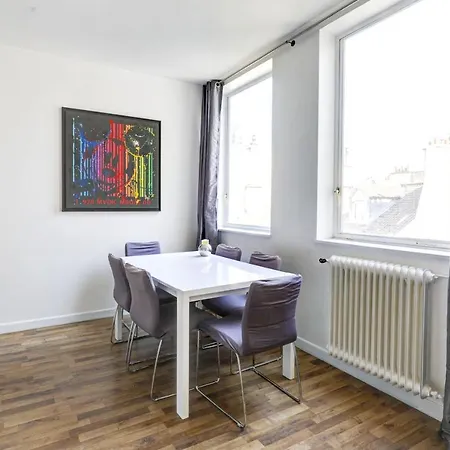 Palais Royal - Louvre Apartment Paris